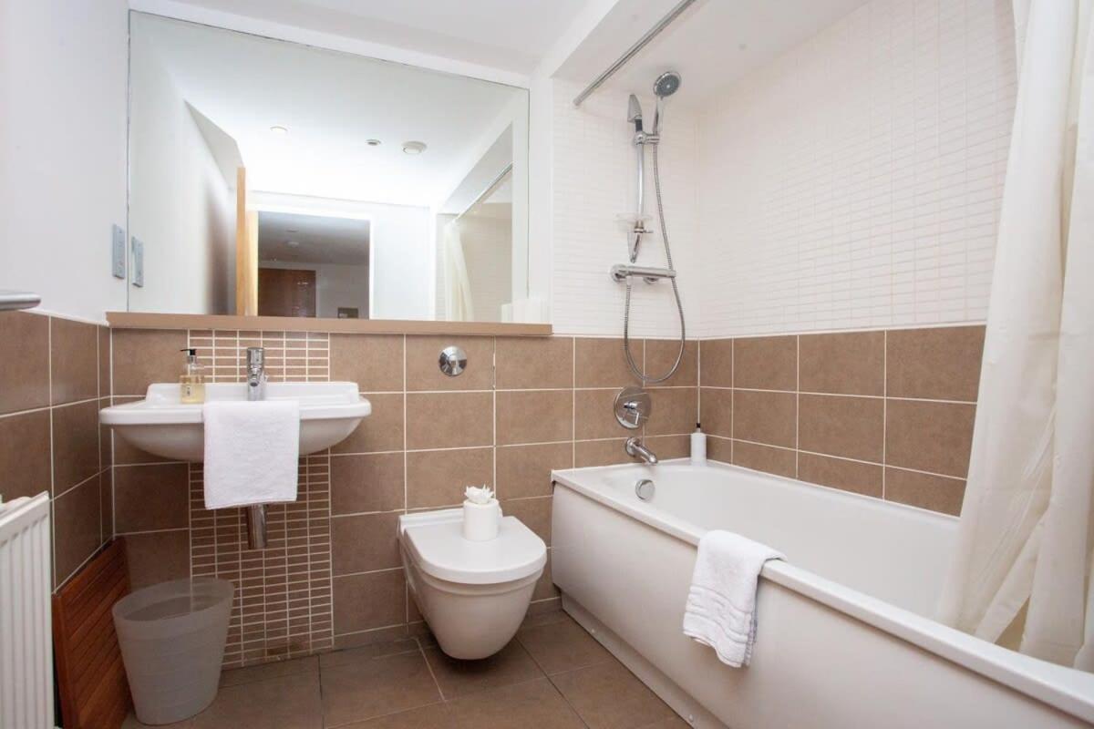 City Centre Apartment W Parking & Hyperoptic Wifi Glasgow Bagian luar foto