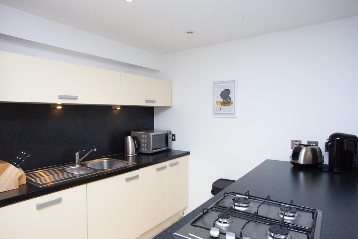 City Centre Apartment W Parking & Hyperoptic Wifi Glasgow Bagian luar foto