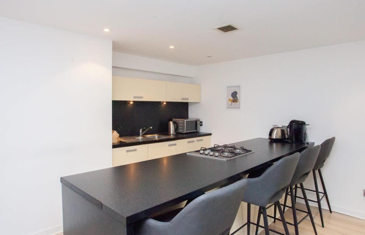 City Centre Apartment W Parking & Hyperoptic Wifi Glasgow Bagian luar foto